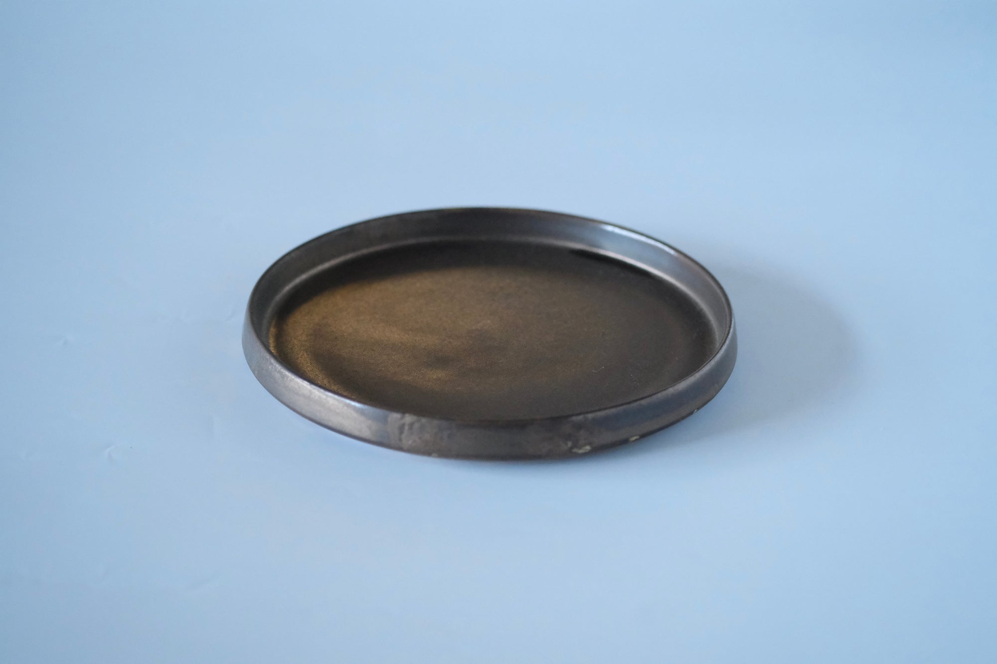 ブロンズ釉六寸皿