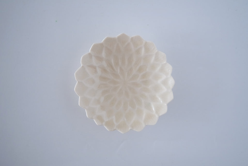 灰琥珀釉ダリア小皿