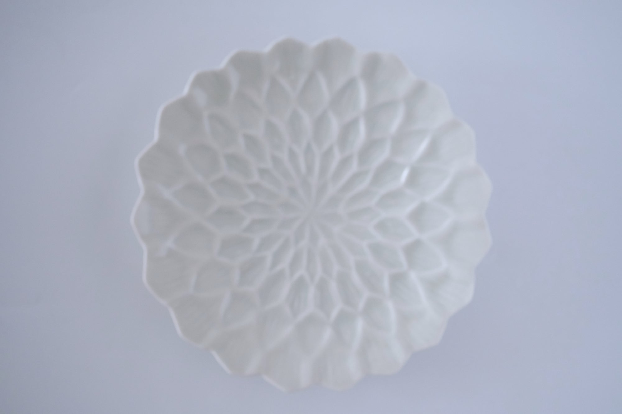 灰青釉ダリア六寸皿