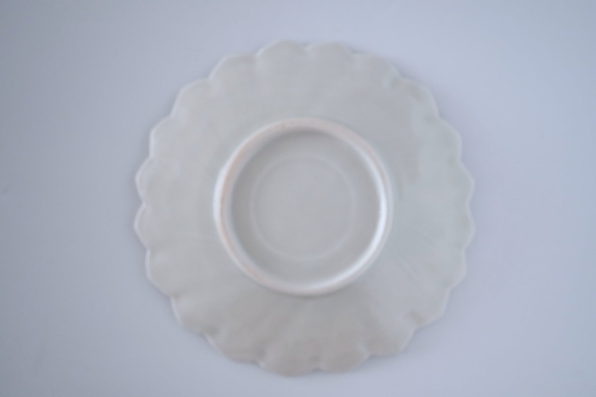 灰青釉ダリア六寸皿