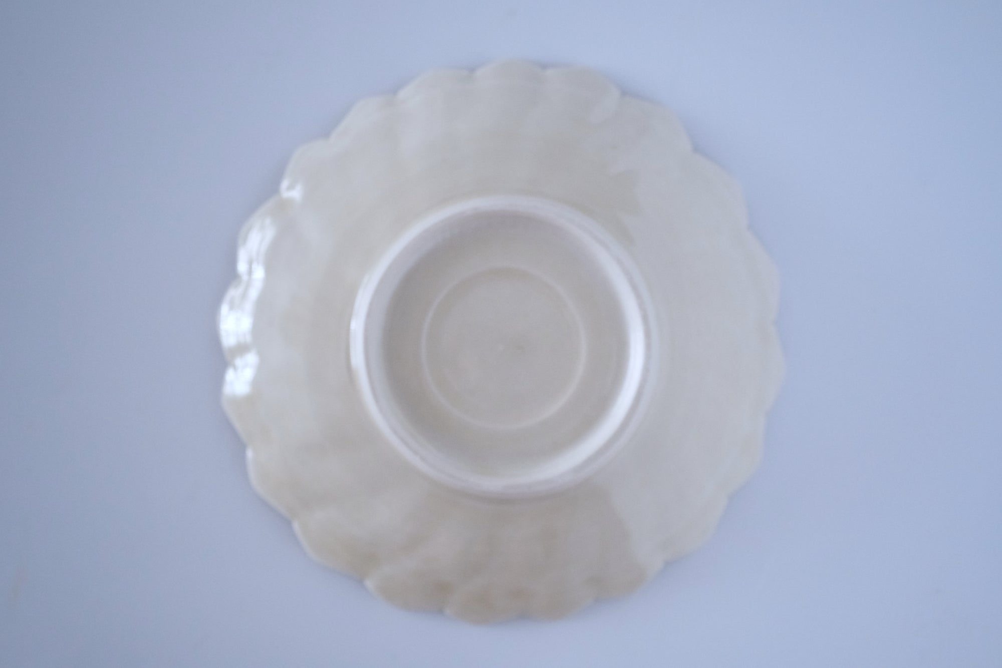 灰琥珀釉ダリア六寸皿