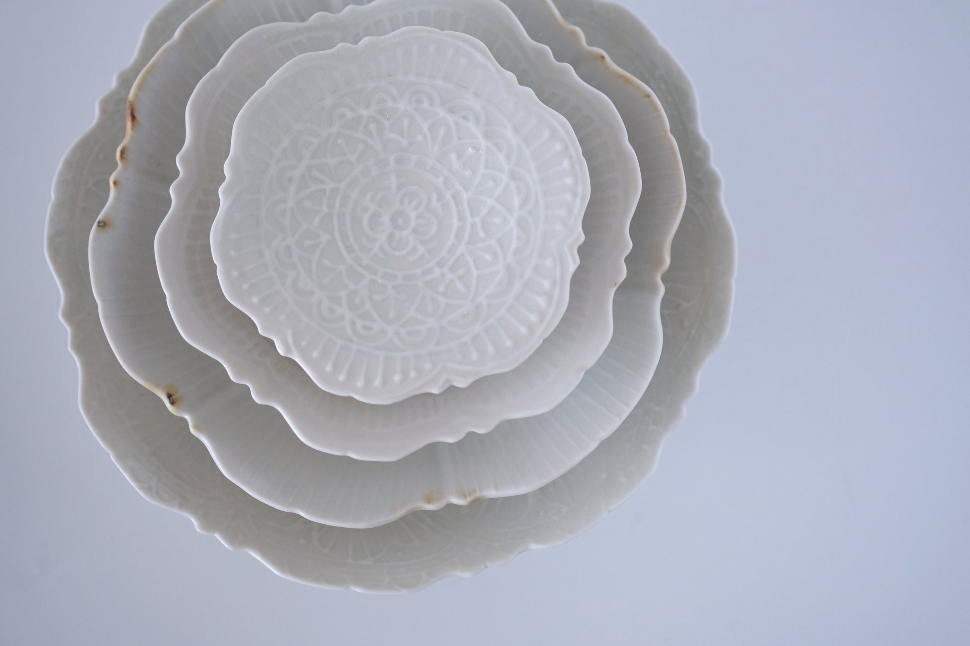 灰青秞稜花六寸台皿