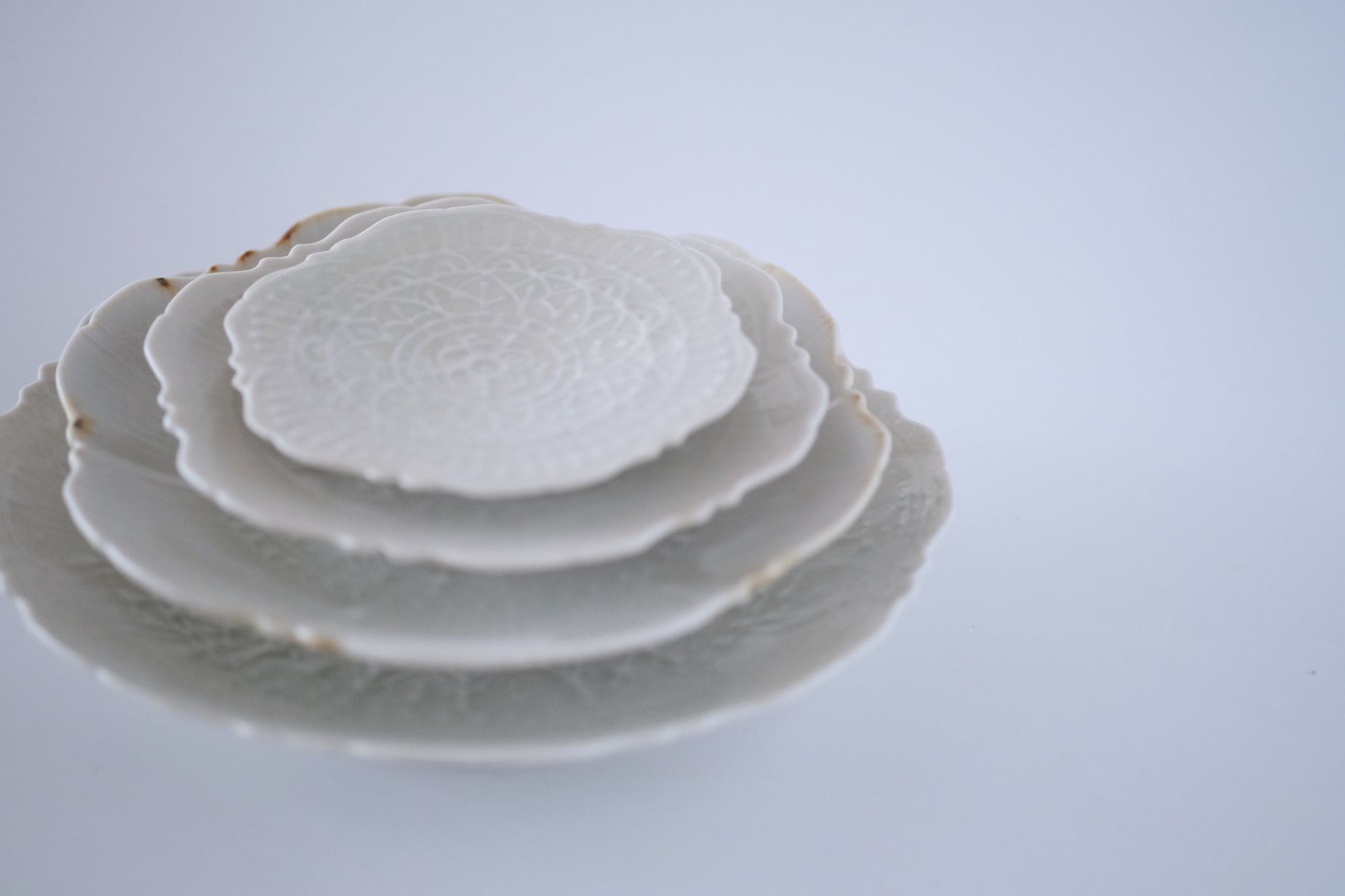 灰青秞稜花六寸台皿