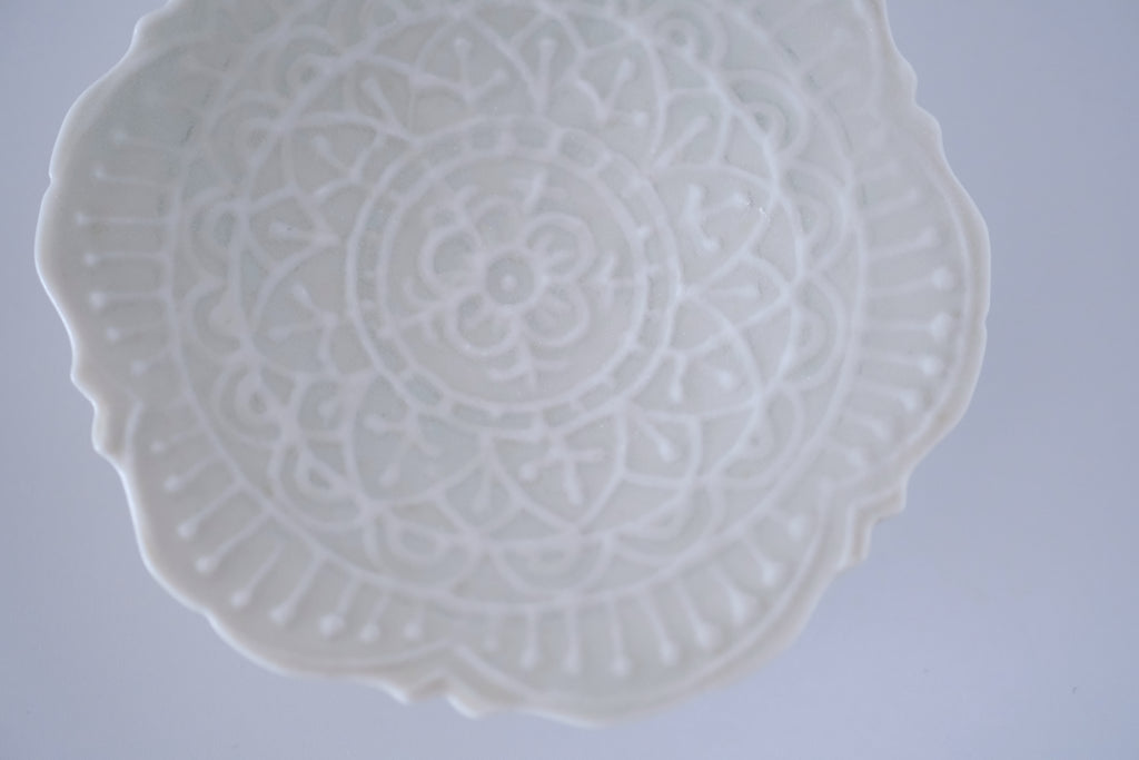 灰青秞稜花三寸台皿