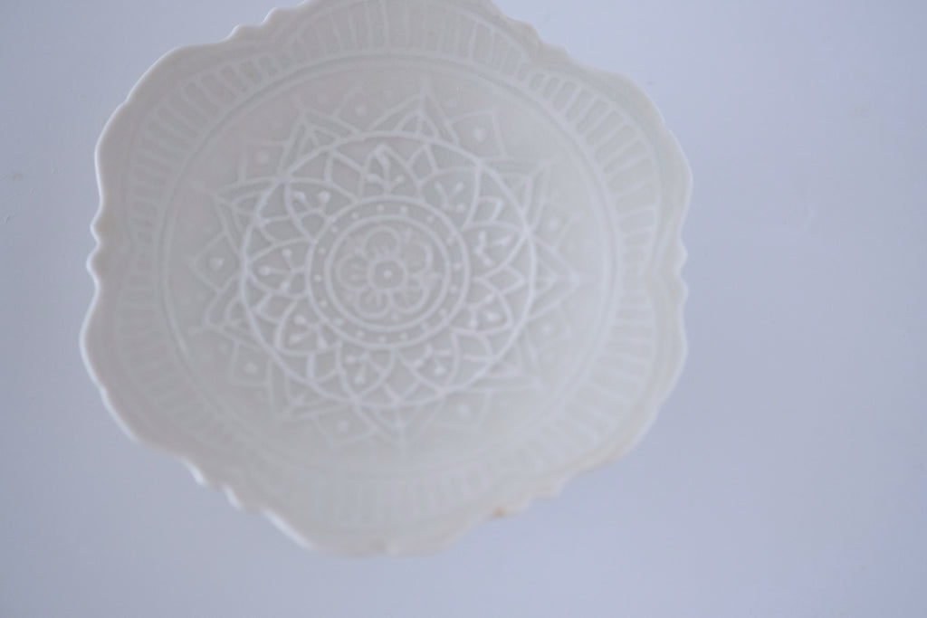 灰青秞稜花四寸台皿