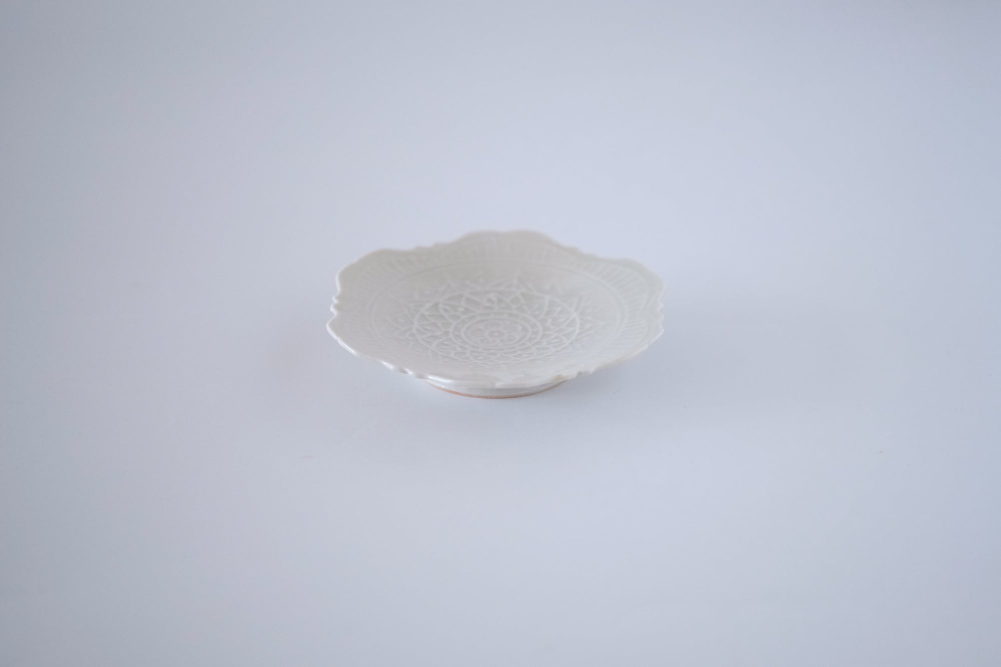 灰青秞稜花四寸台皿