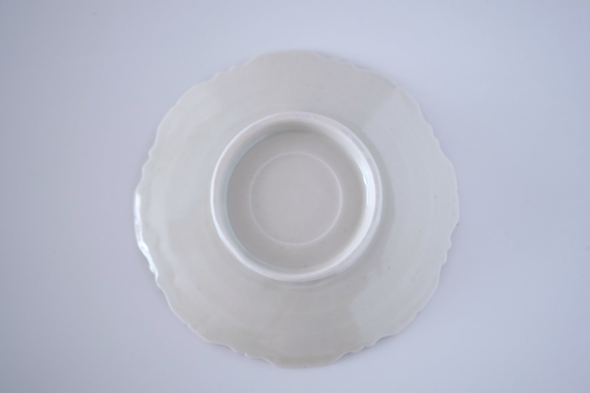 灰青秞稜花六寸台皿