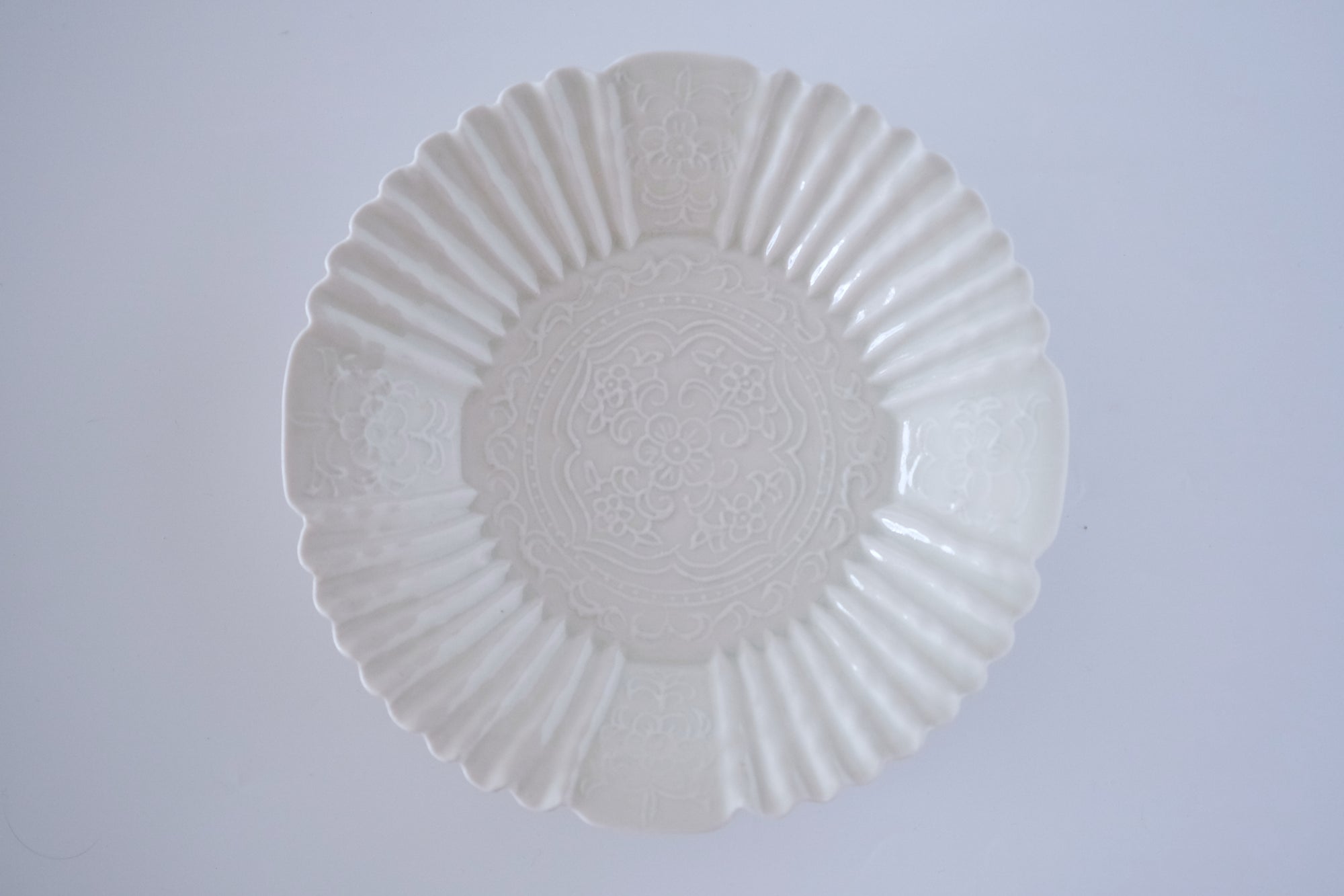 灰青秞輪花七寸皿