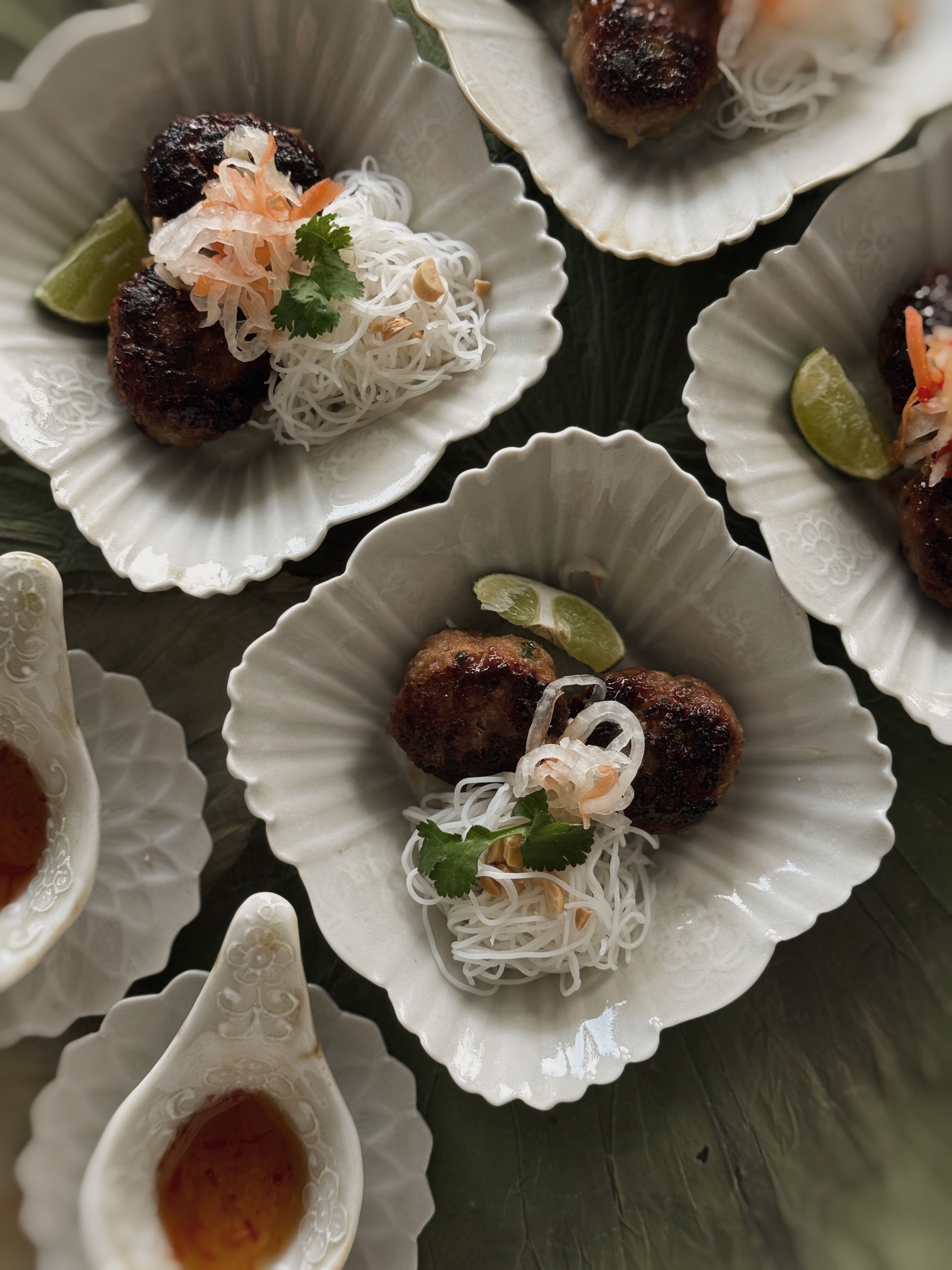 灰青秞輪花角鉢