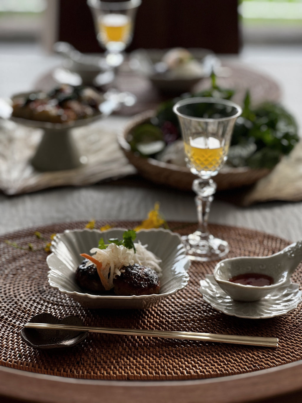 灰青秞輪花角鉢