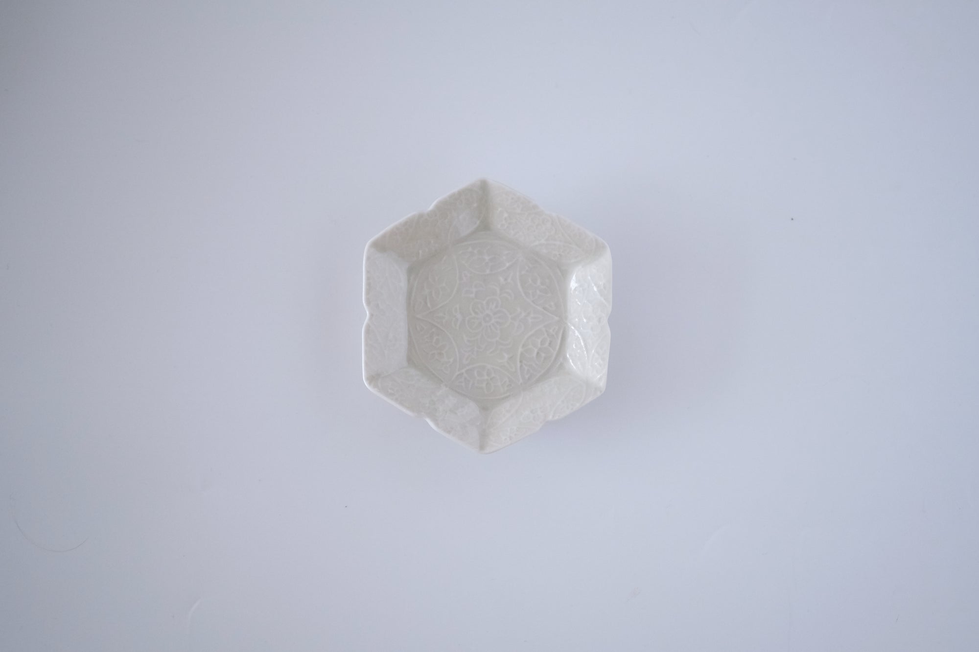 灰青秞花七宝六角豆皿