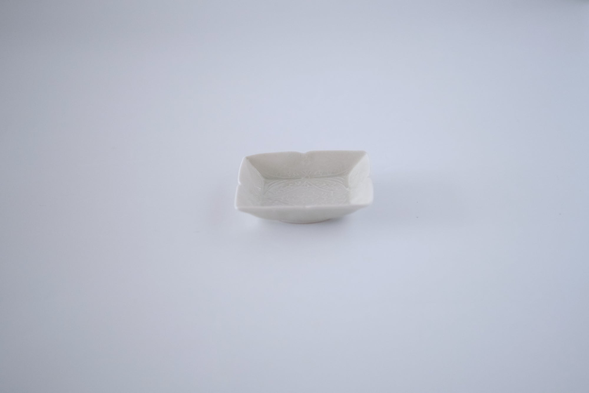 灰青秞花七宝角豆皿