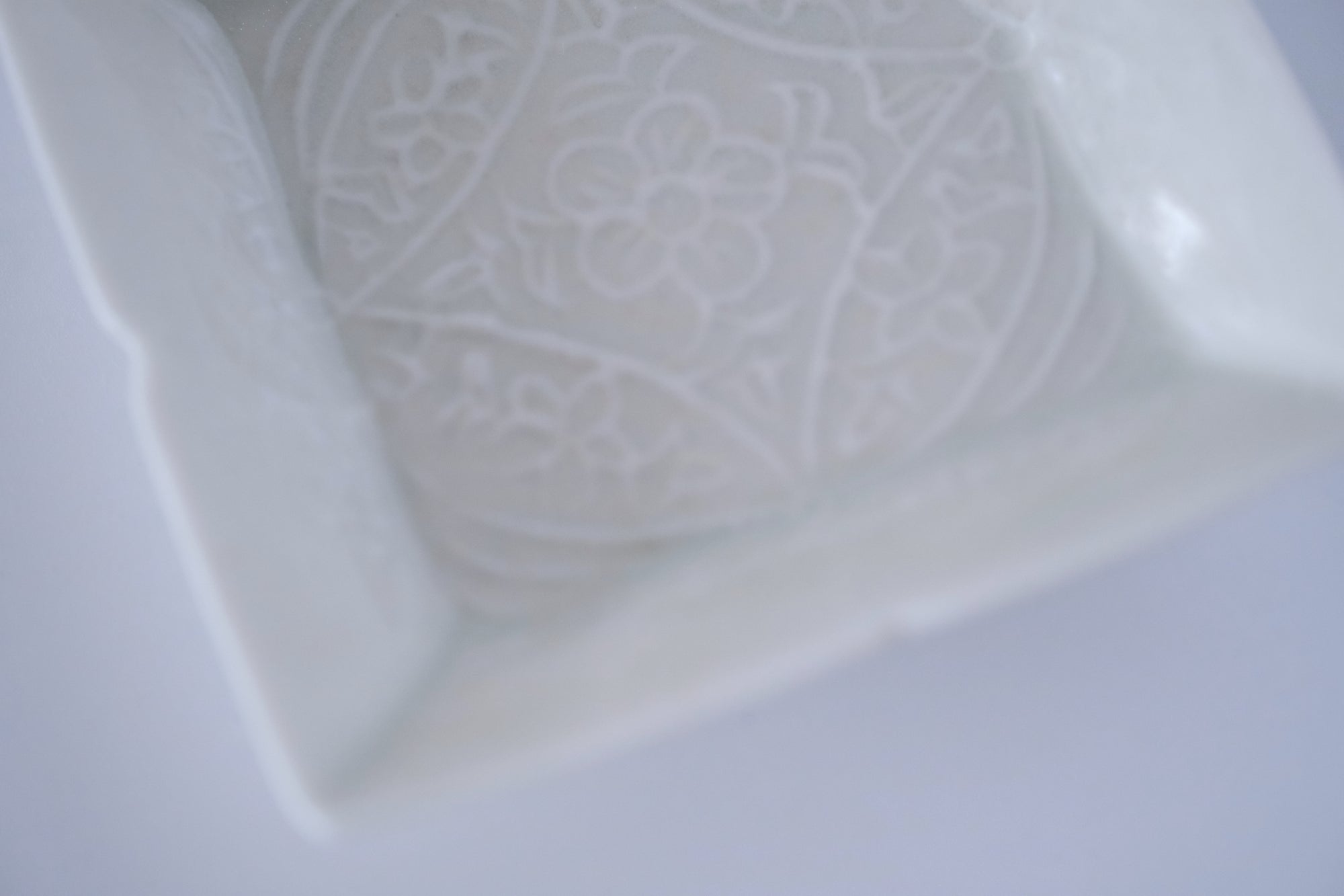 灰青秞花七宝角豆皿