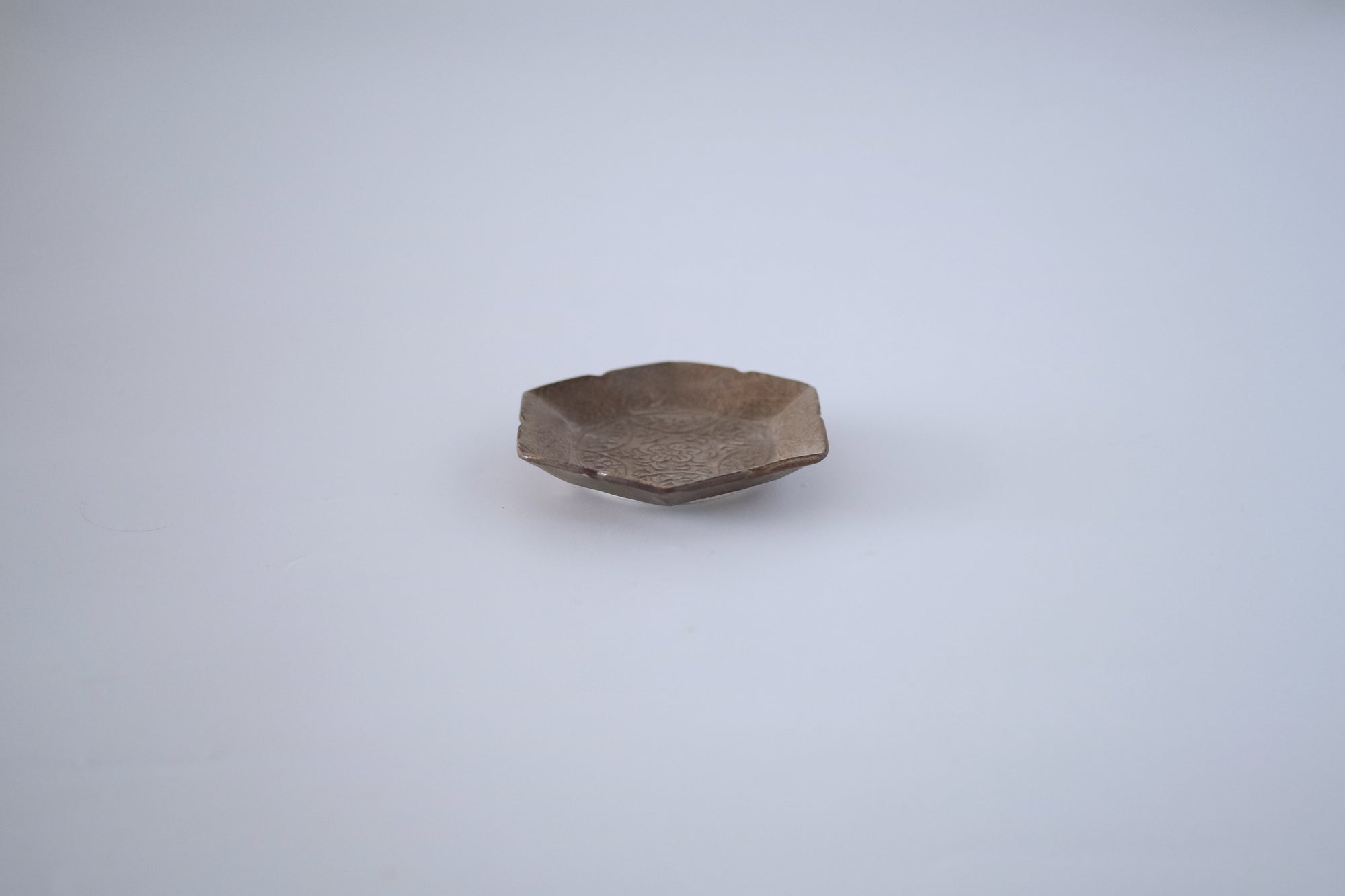 ブロンズ秞花七宝六角豆皿