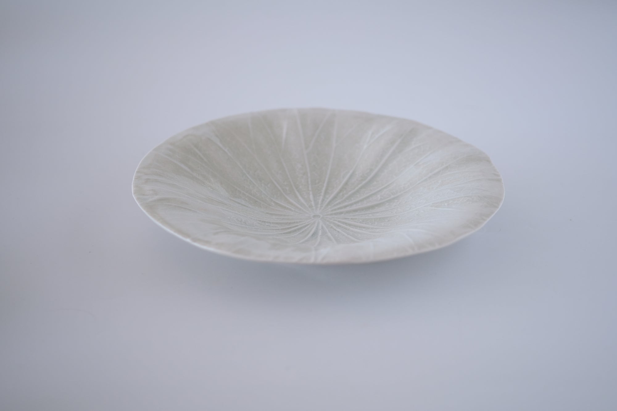 灰青釉蓮の葉八寸皿