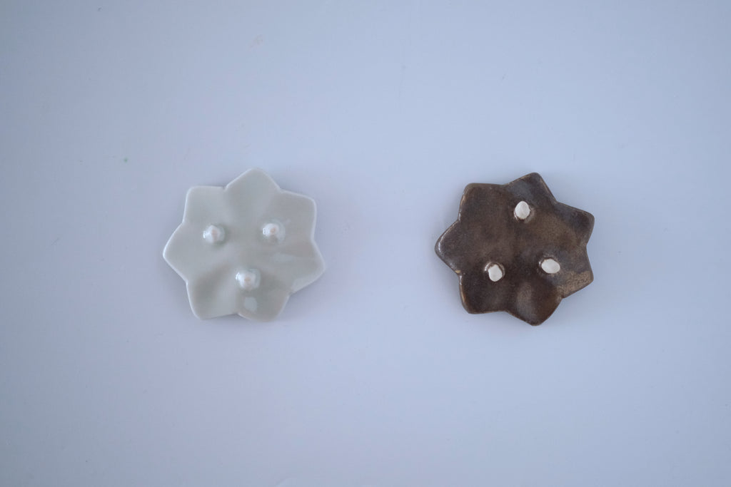 灰青釉七芒星豆豆皿