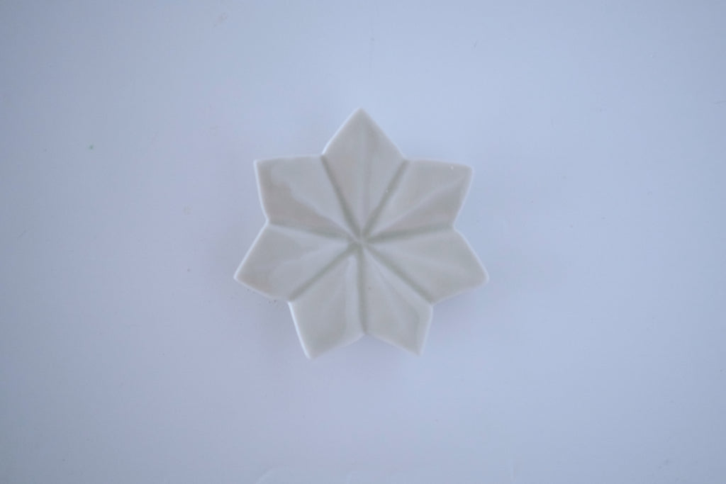 灰青釉釉七芒星豆皿