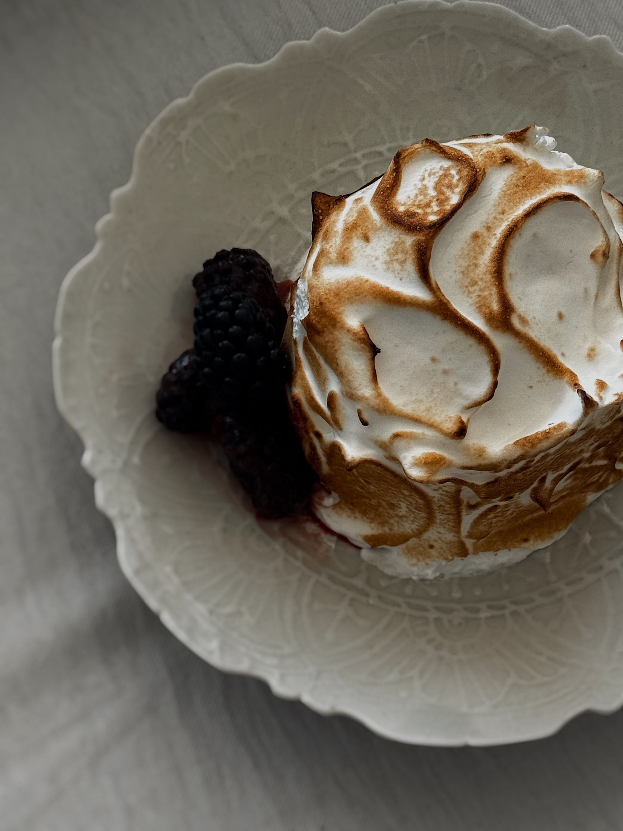 灰青秞稜花六寸台皿