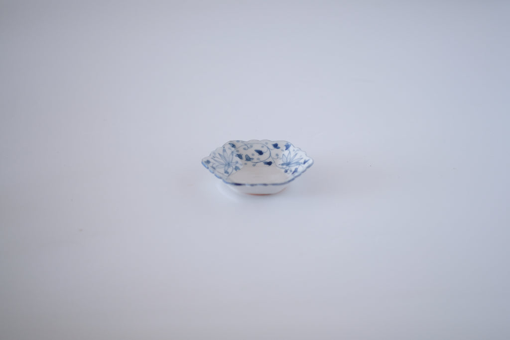 染付花唐草紋豆皿