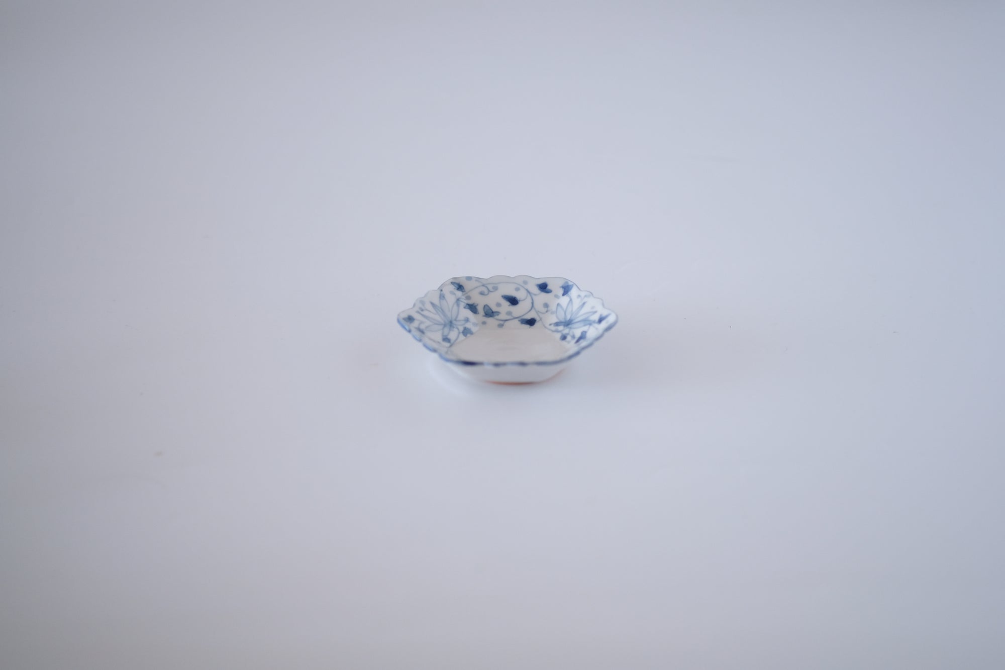 染付花唐草紋豆皿