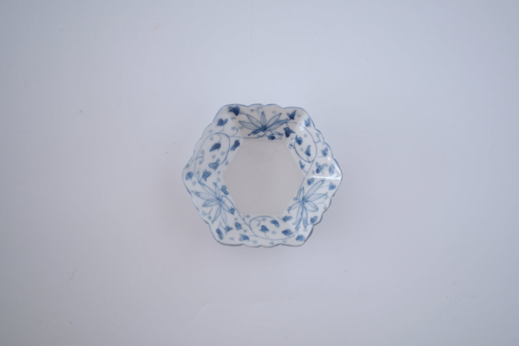 染付花唐草紋豆皿