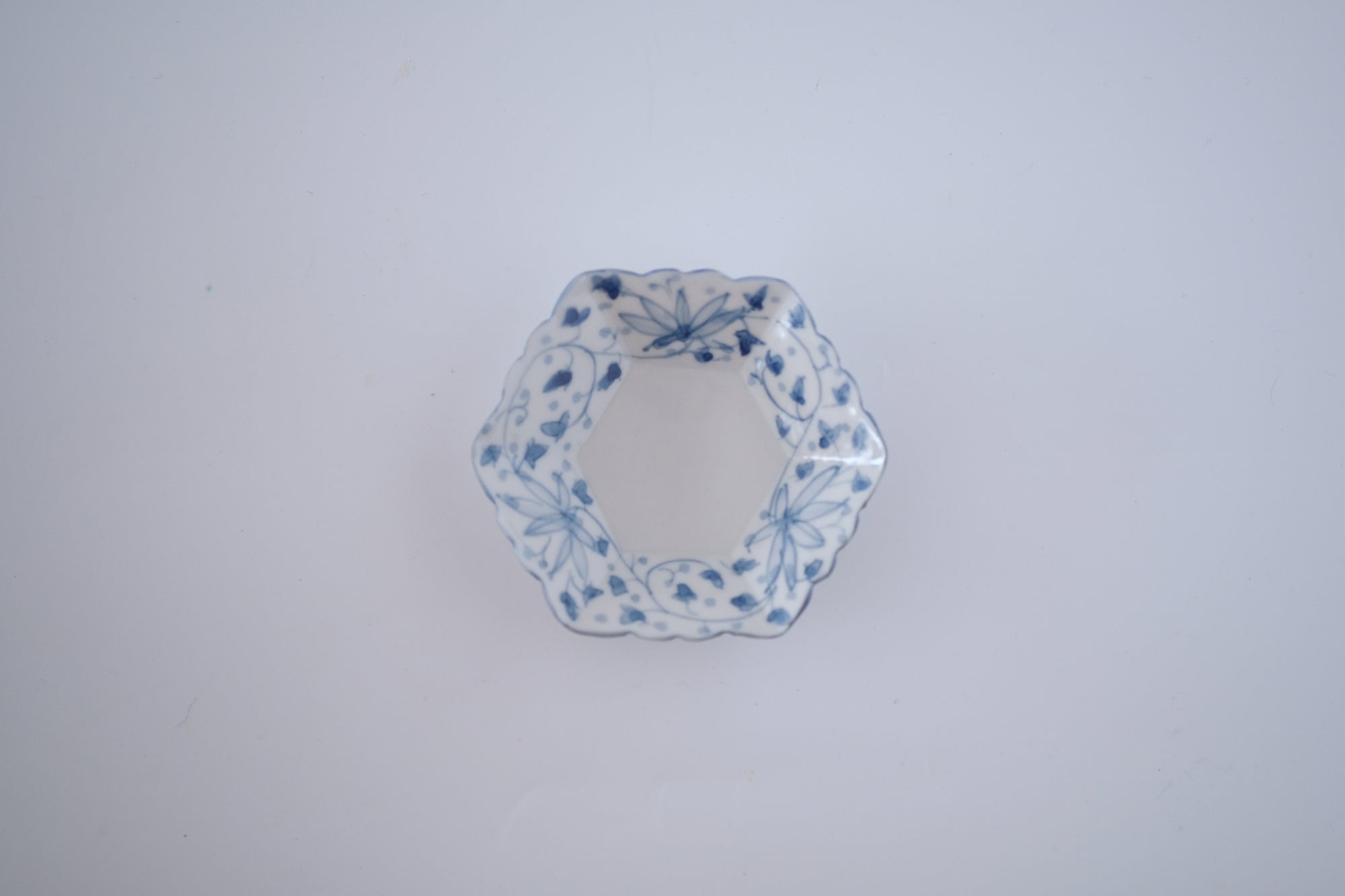 染付花唐草紋豆皿