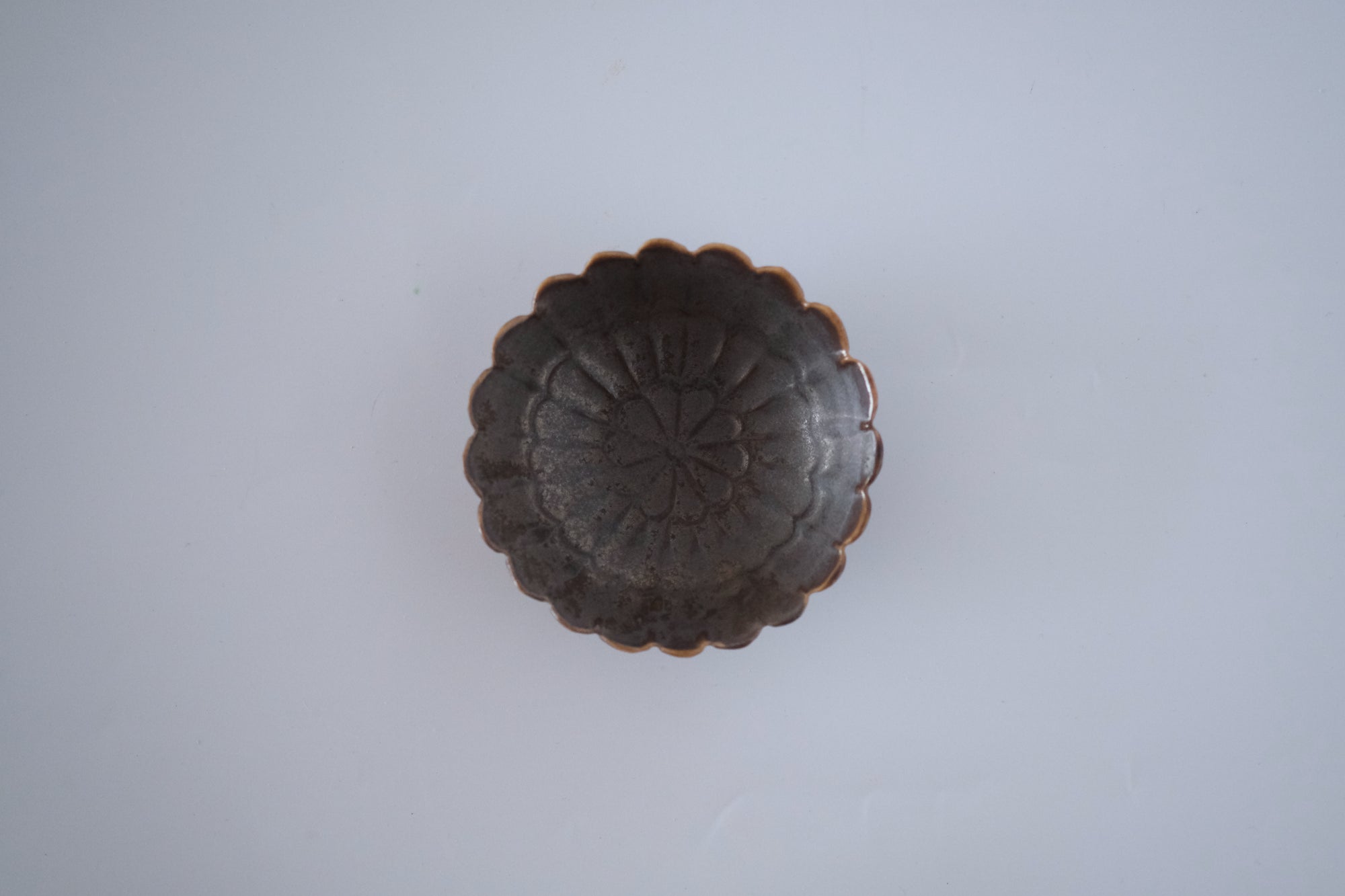 ブロンズ釉菊小鉢