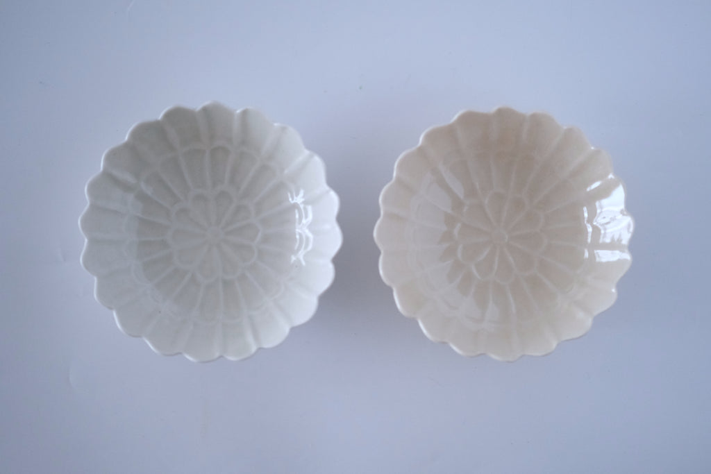 灰琥珀釉菊四寸鉢