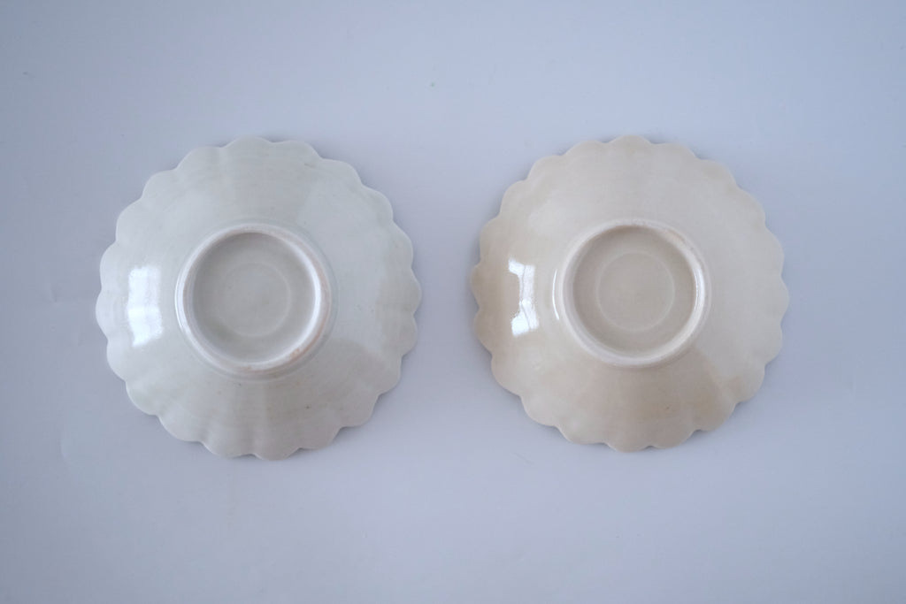 灰琥珀釉菊四寸鉢