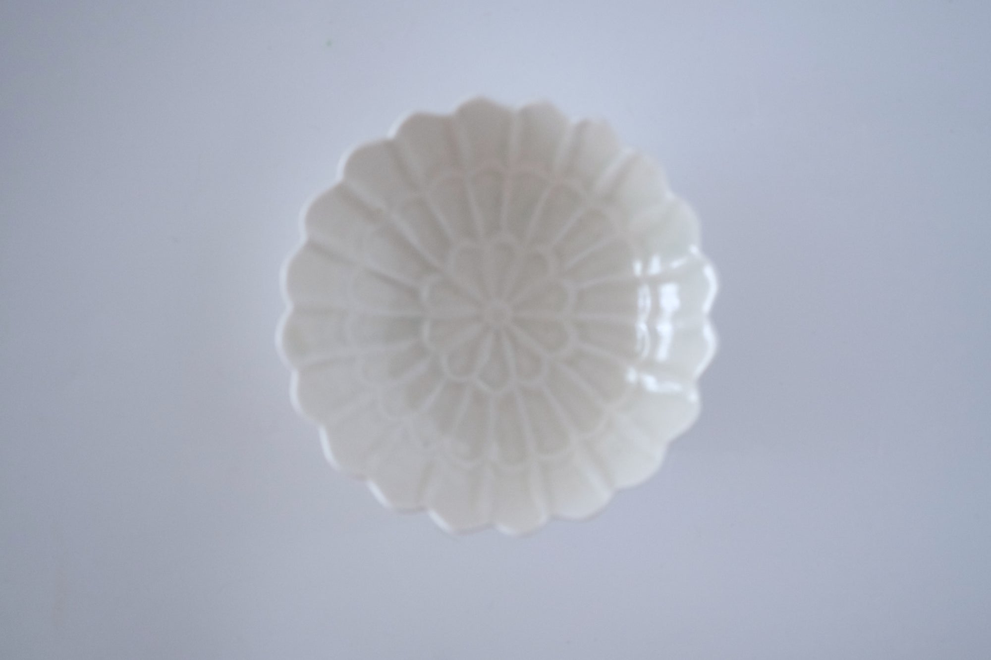 灰青釉菊四寸鉢