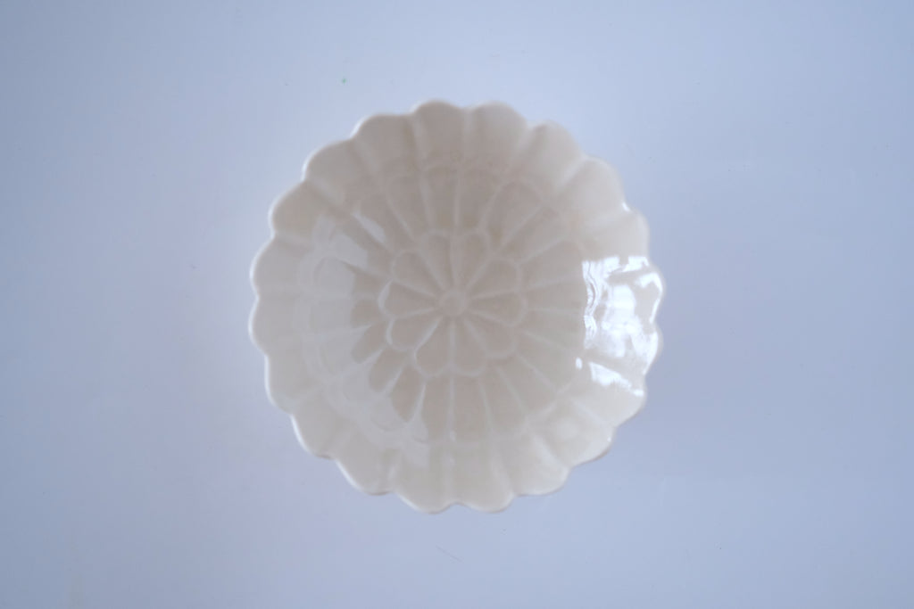 灰琥珀釉菊四寸鉢