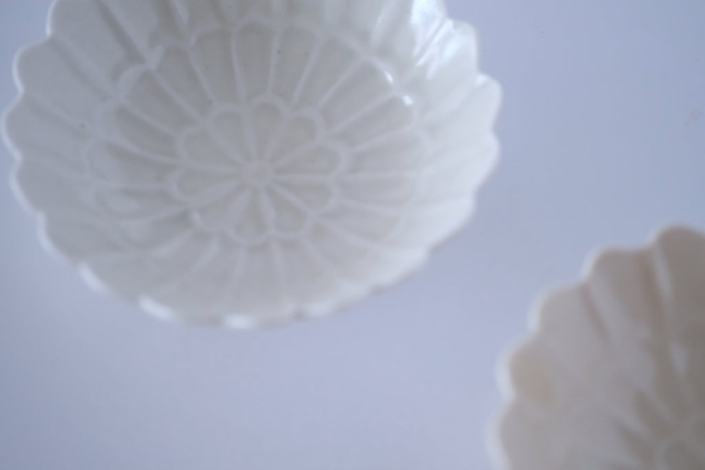 灰青釉菊四寸鉢