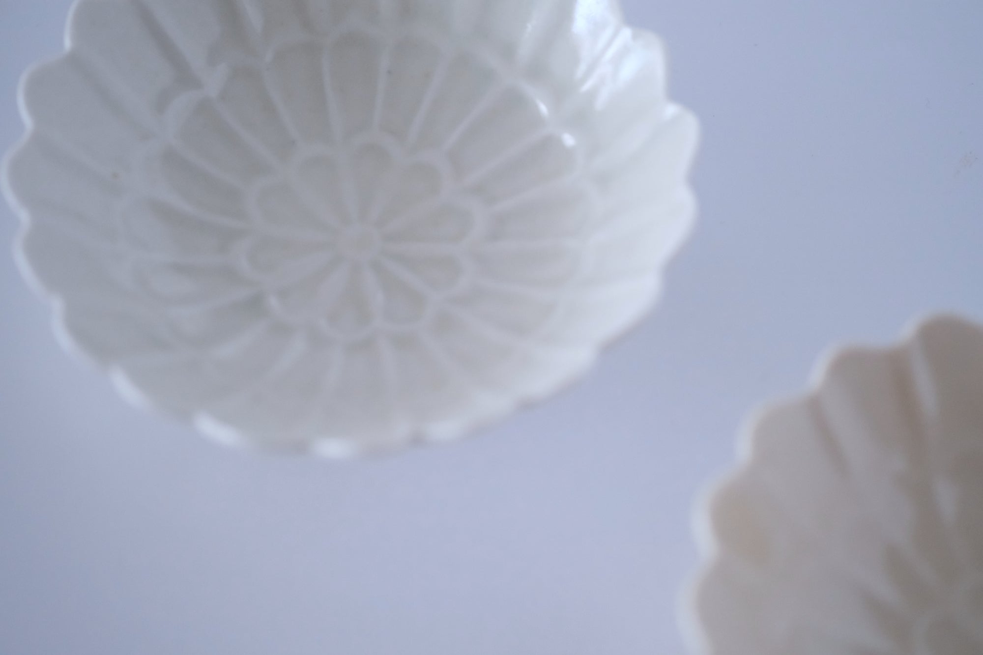 灰青釉菊四寸鉢