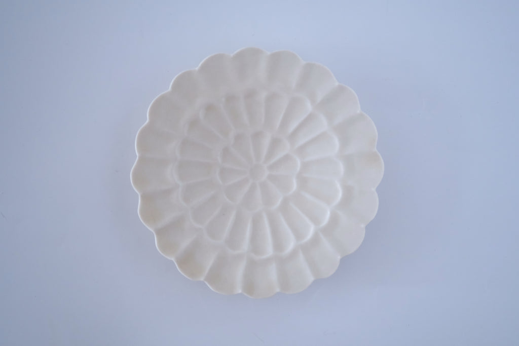 灰琥珀釉菊四寸皿