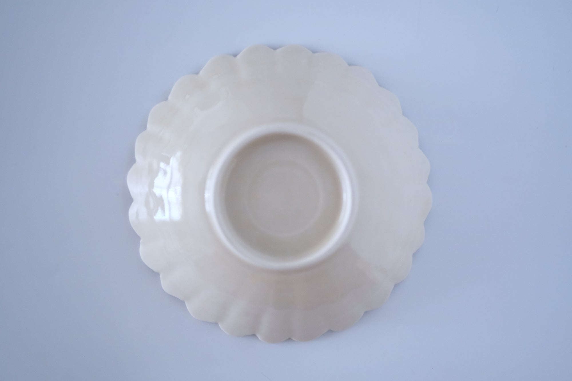 灰琥珀釉菊五寸鉢