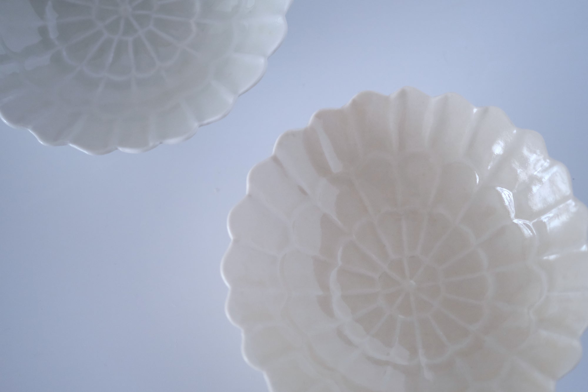 灰青釉菊五寸鉢