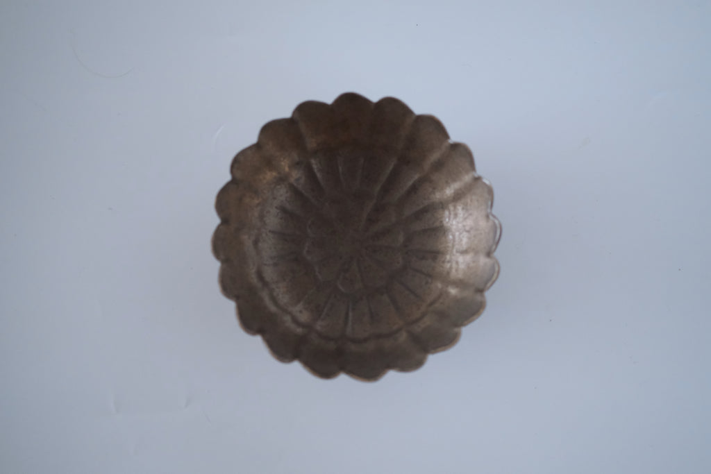 ブロンズ釉菊四寸鉢