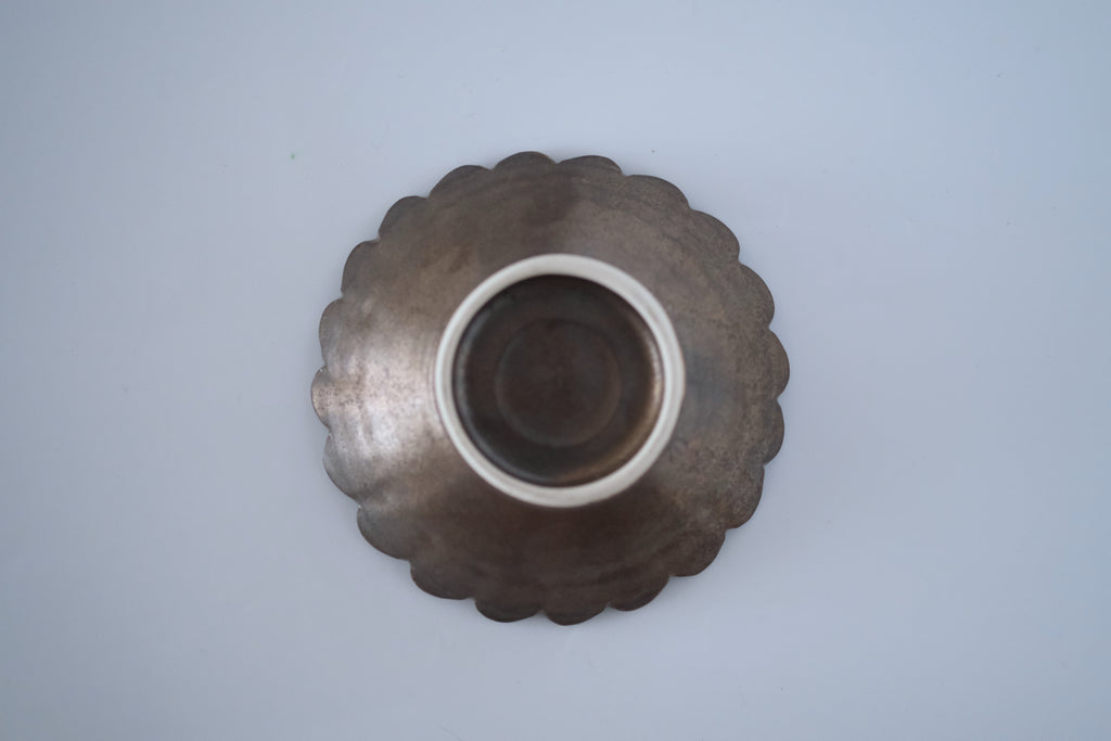 ブロンズ釉菊四寸鉢