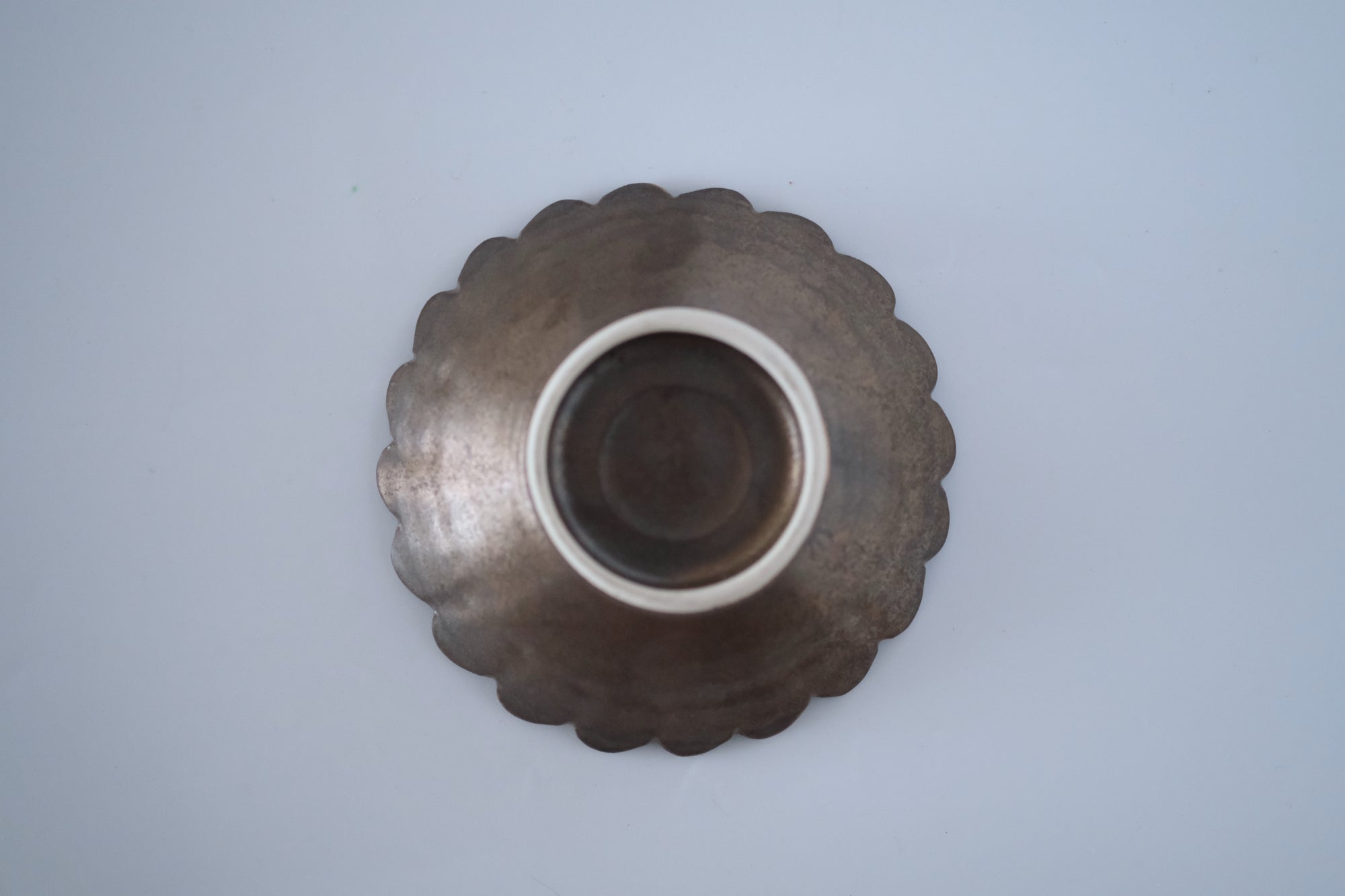 ブロンズ釉菊四寸鉢