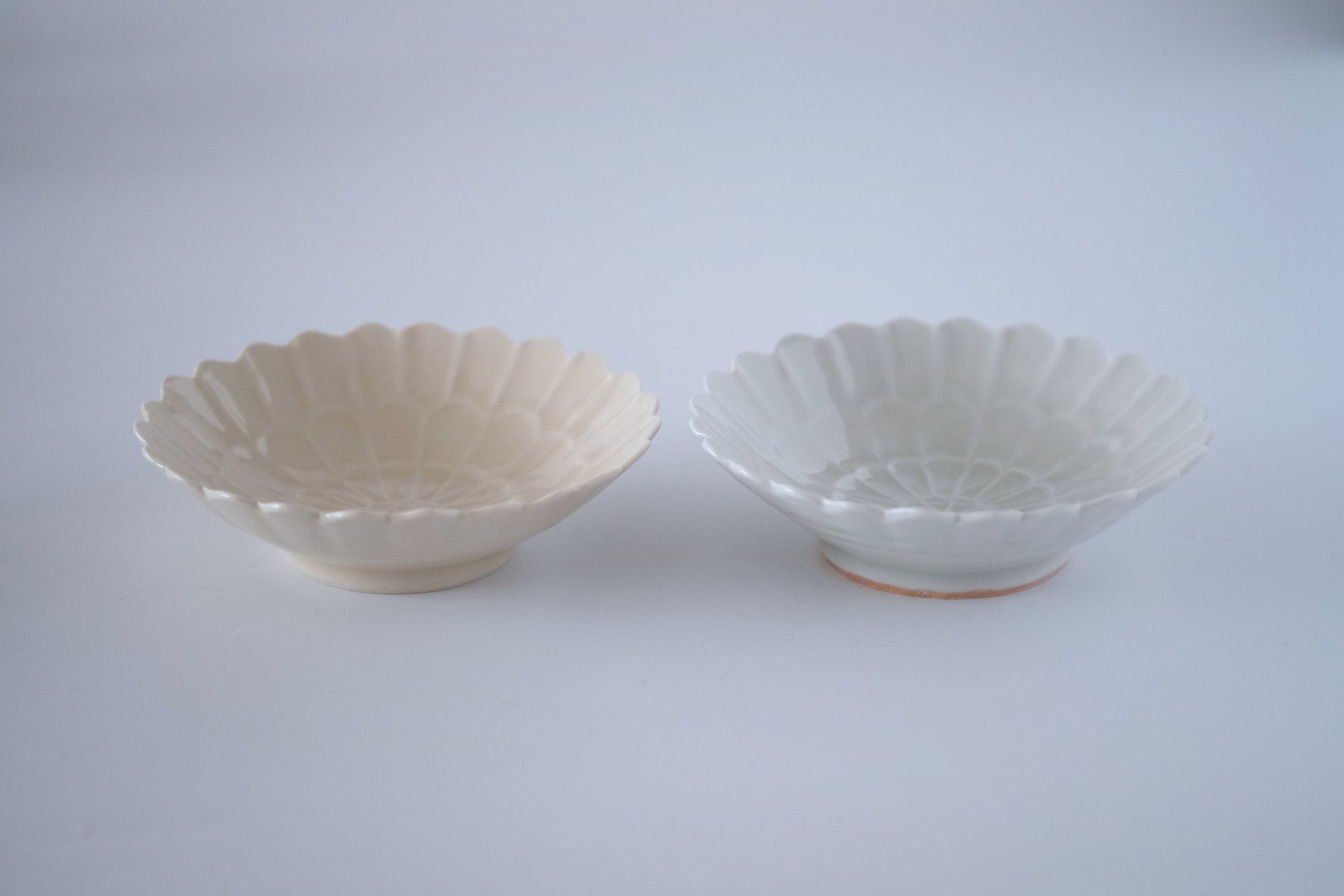 灰青釉菊五寸鉢