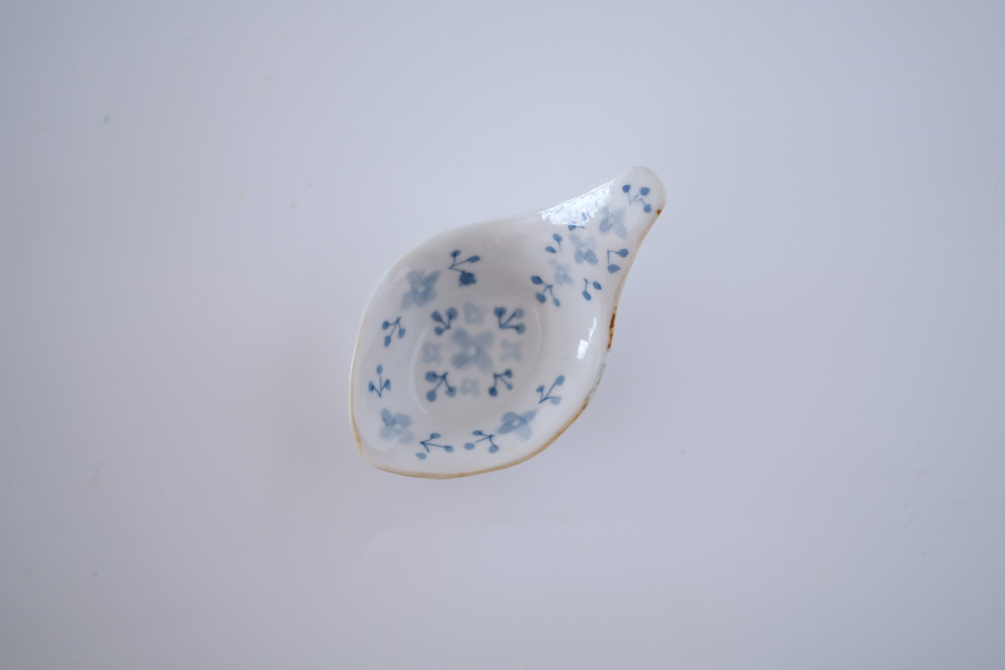 染付小花紋蓮華