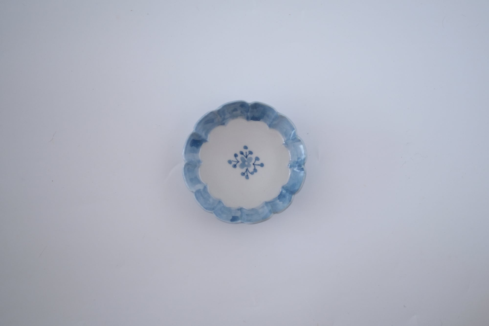 染付輪花豆豆皿