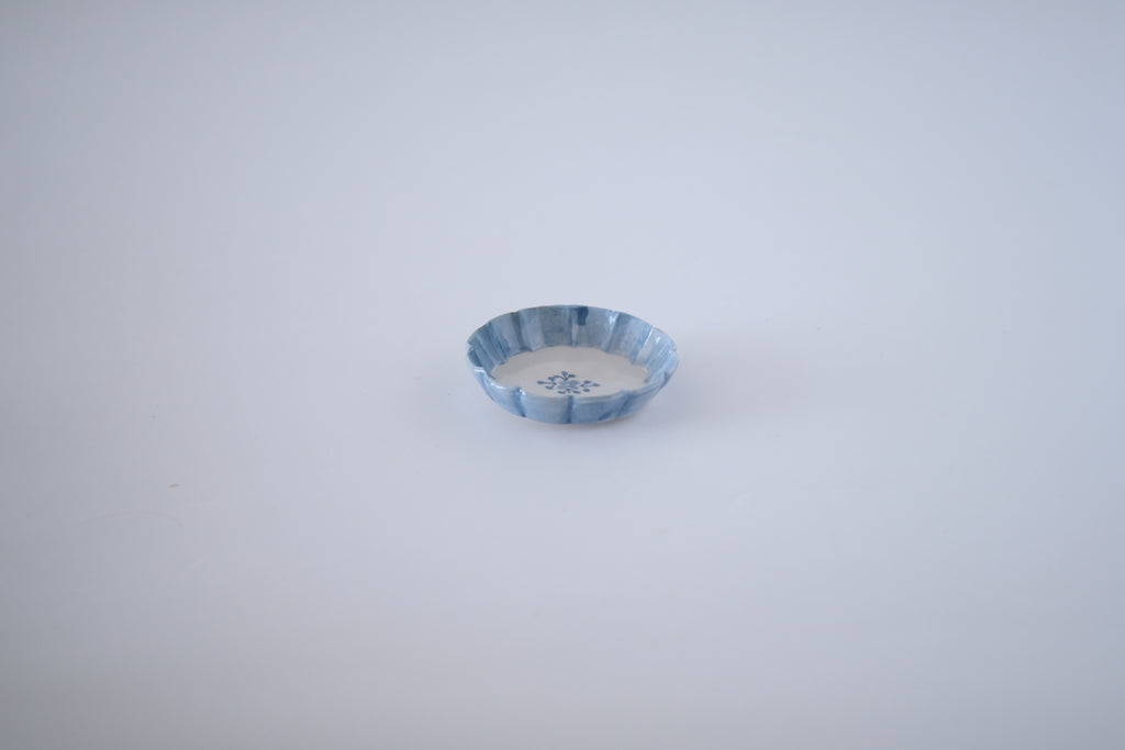 染付輪花豆豆皿