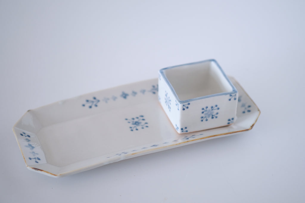 染付小花紋角猪口