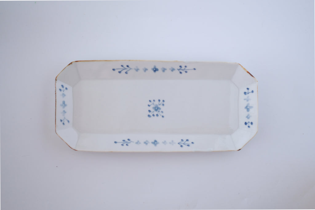 染付小花紋八角長皿