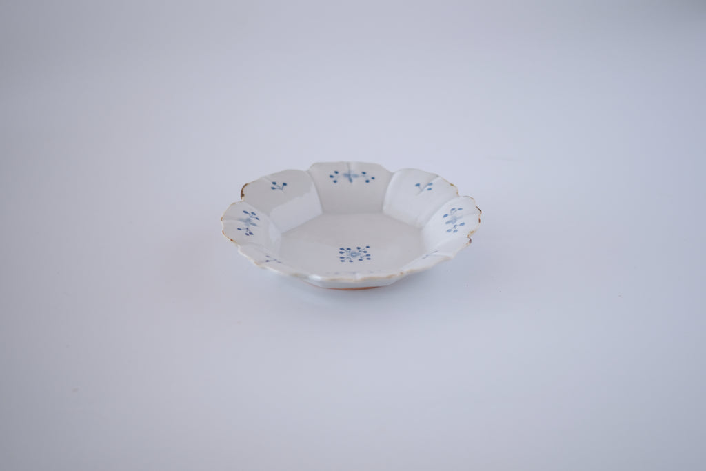 染付小花紋輪花五寸皿