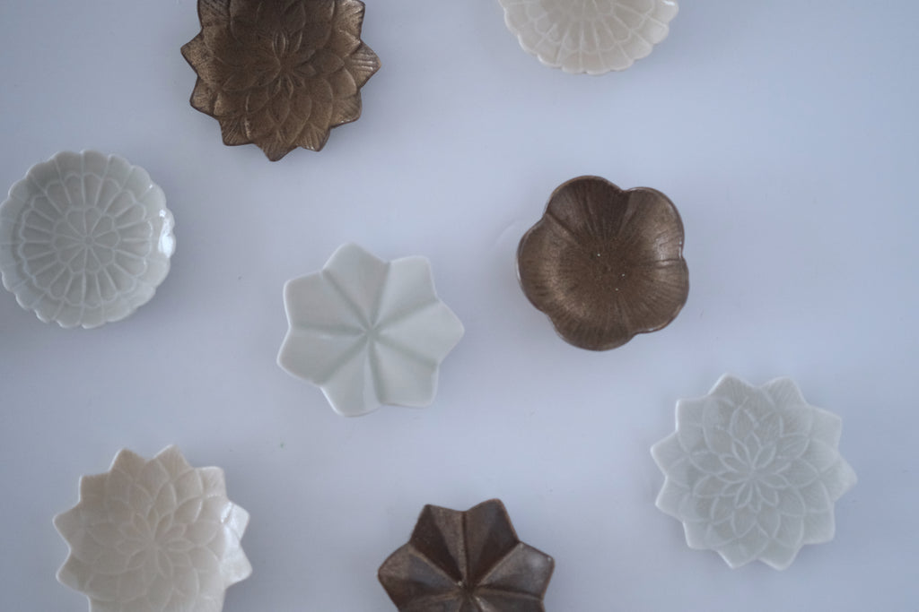 灰青釉七芒星豆豆皿