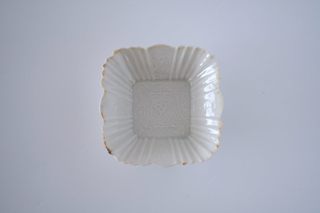 灰青秞輪花角鉢