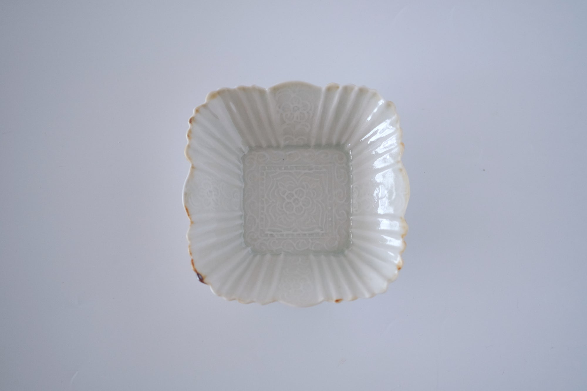 灰青秞輪花角鉢