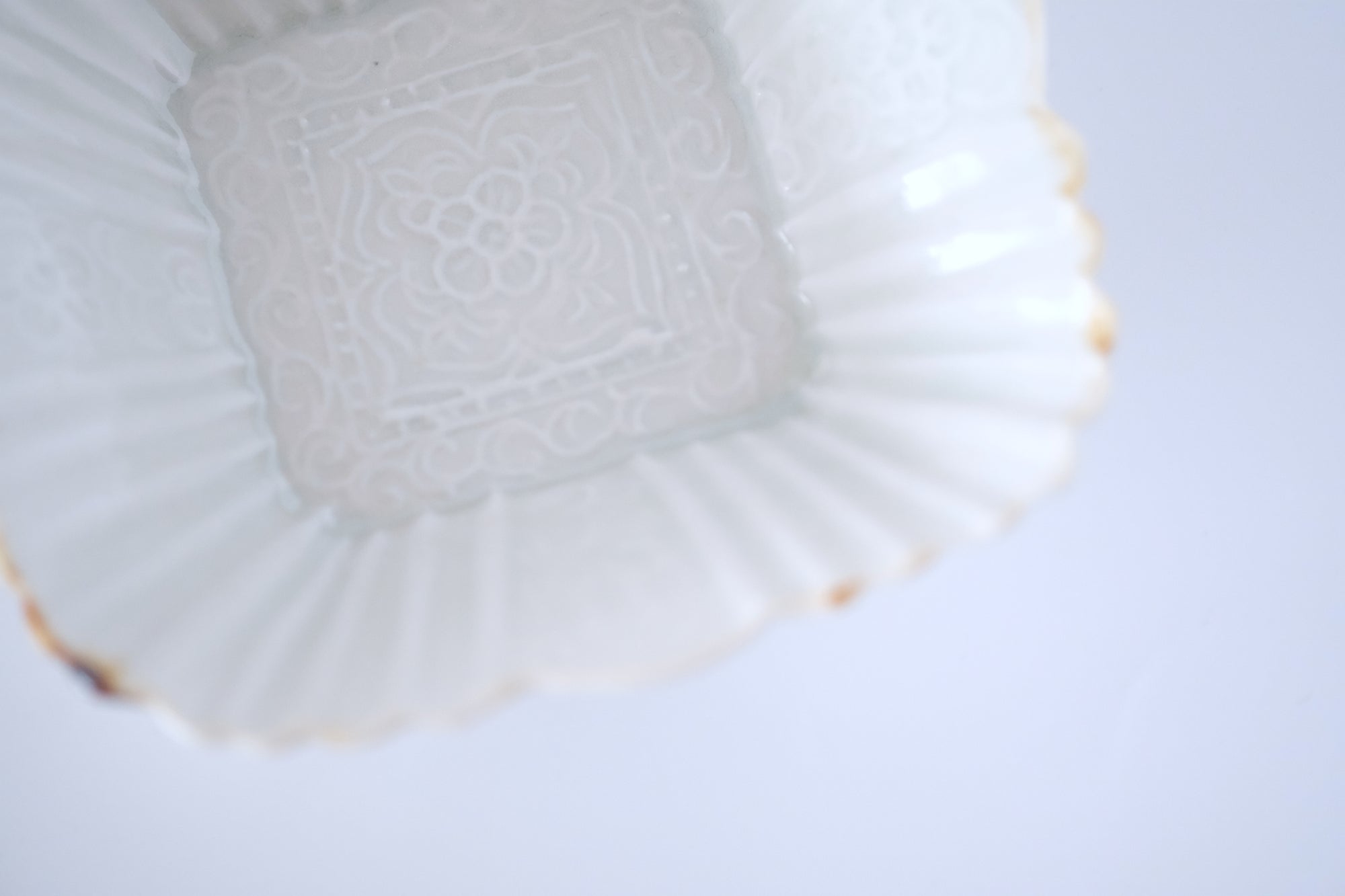 灰青秞輪花角鉢